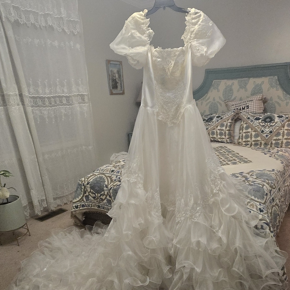Alfred Angelo Ivory Princess Wedding Gown Diana Puff Sleeve Cathedral Train Sz12